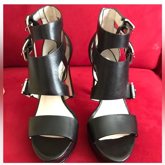 Beautiful Michael Kors heels! Size 8- 8.5 - Picture 4 of 7